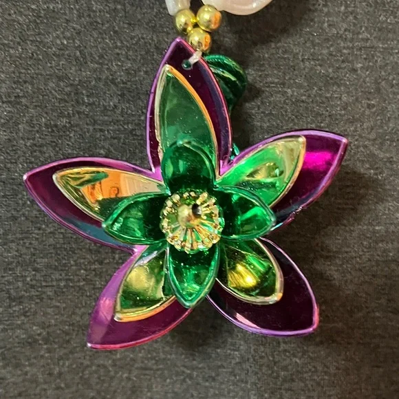 Mardi Gras Flower Beads (2) - Picture 5 of 6